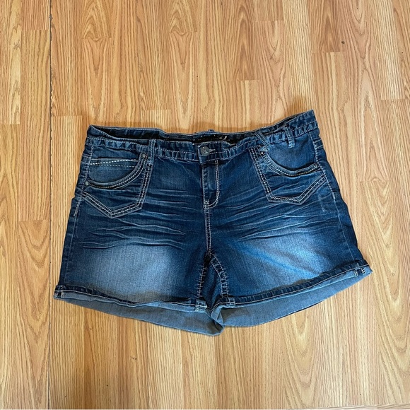 Maurices women’s denim shorts size 20 REG - Picture 1 of 6